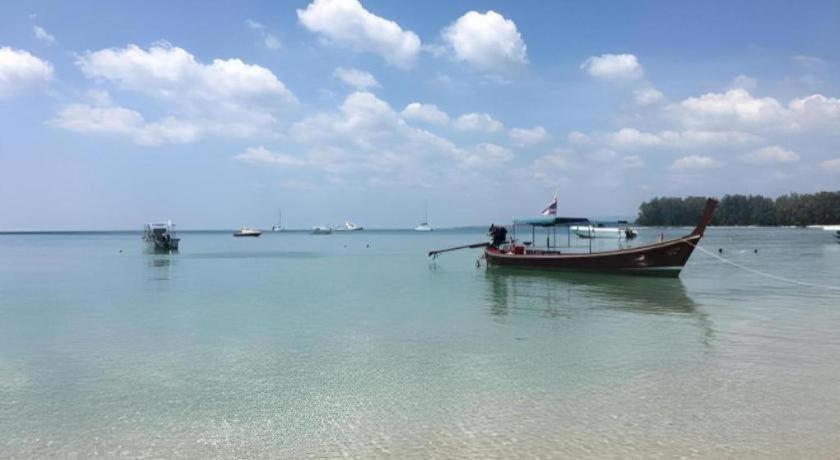 앳 나이트 에어포트 리조트 호텔 Nai Yang Beach 외부 사진