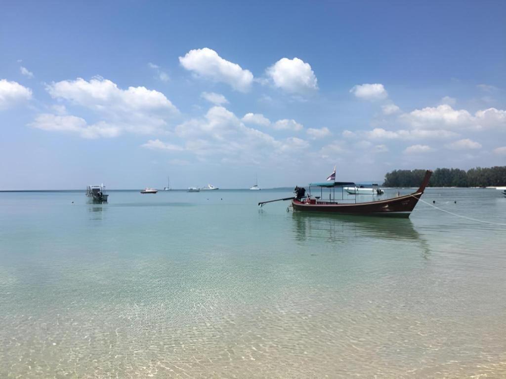 앳 나이트 에어포트 리조트 호텔 Nai Yang Beach 외부 사진